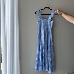 Super cute maxi dress.selling it because the smoked top doesn’t look good on me